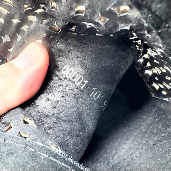 Circle G by Corral Women's Laser Cut Out Zip Ankle Short Booties Black Size 10 - Picture 12 of 12